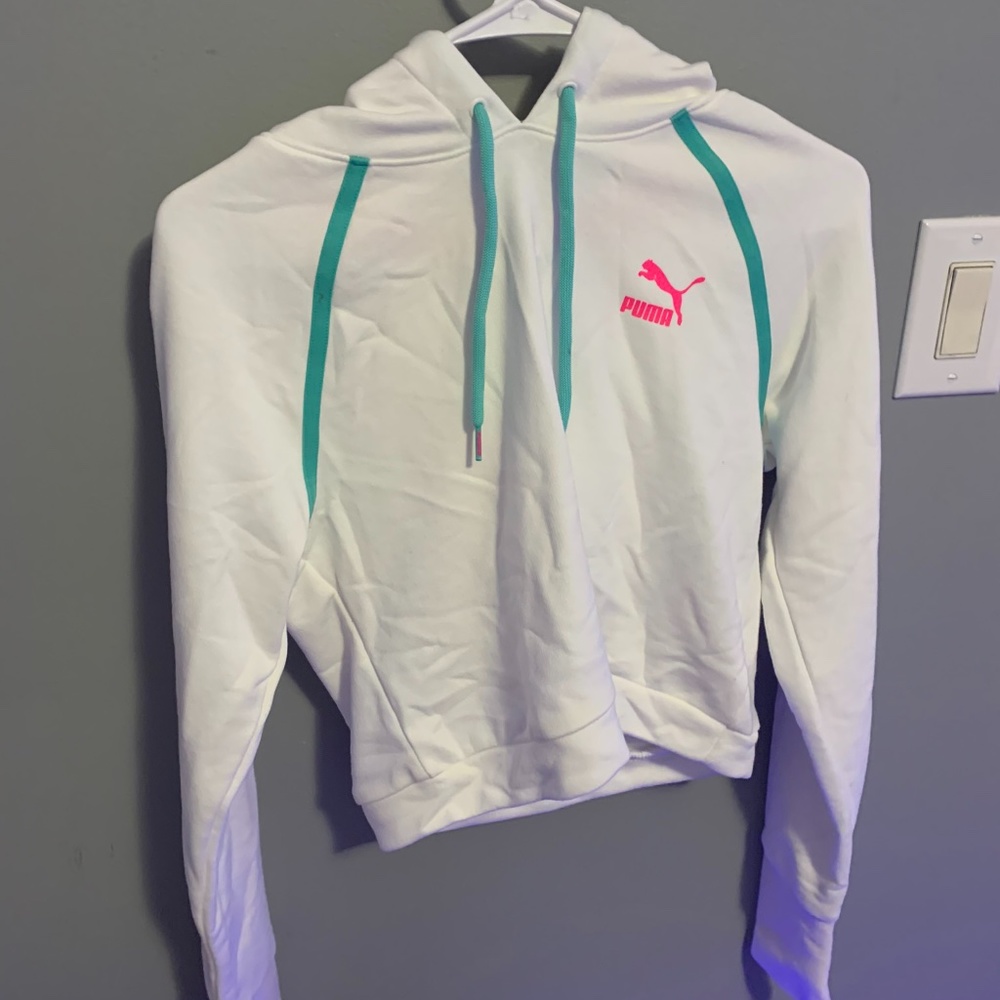 cropped sweatshirt
